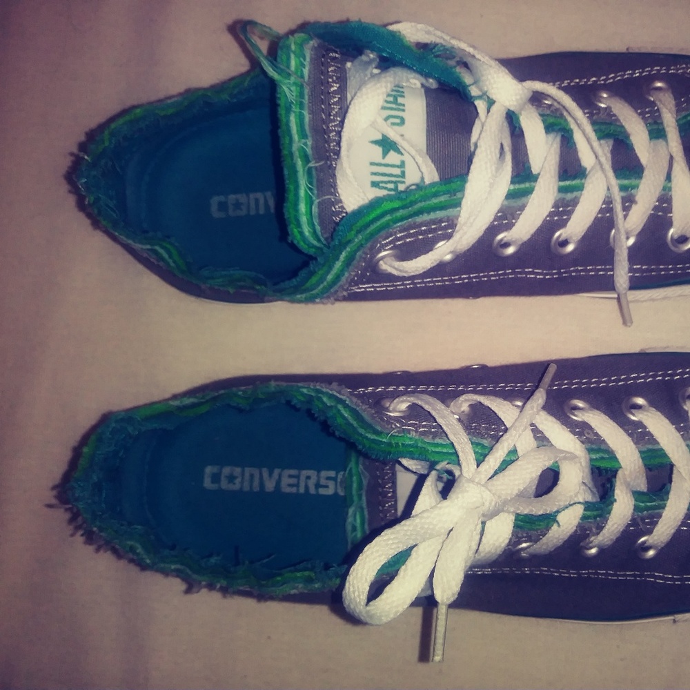 Women's Converse size 9